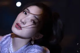 江疏影回京做核酸检测时被拍，姐的表情很惊恐！哈哈太可爱了！