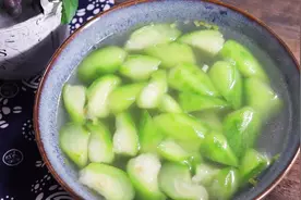 煮丝瓜汤时，多加这一步，做出的丝瓜不发黑，吃起来有食欲！视频封面