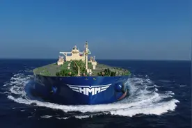 能装下200万桶原油的超大油轮，在海上全速航行视频封面