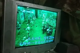 创维电视机型号:25T66AA开机颜色不正常，查颜色通道。视频封面