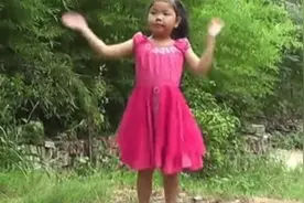 幼儿园小朋友跳广场舞《小苹果》真棒！