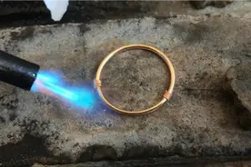 生意不好做，12000的黄金手镯，加工100块钱视频封面