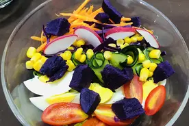 蔬菜沙拉好不好吃在于酱汁，主厨教你一款简单实用的酱汁，超好吃