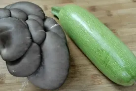 平菇和西葫芦最简单的家常做法，味道鲜美，香气怡人，好吃又下饭