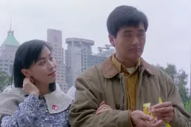 女友问小伙，“奶奶”是什么意思，小伙回答完女友秒羞涩！