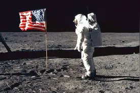 50年前美国到底是如何登陆月球的，回顾阿波罗11号登月的整个过程视频封面