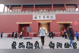 女孩的母亲努力工作，经历了各种苦难，只为了让女儿有更好的生活