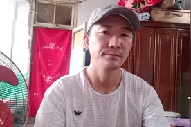 小东上嘴唇烂了一个洞，一吃饭就疼，不吃药靠这一招完美解决。视频封面