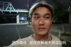 常州理工学院旁边的小吃街，晚上人还挺多，大千:过来找点吃的