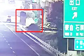 高速路上逃避处罚倒车 交警喊话：熄火 停车视频封面