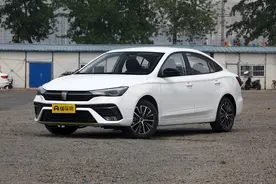 百公里油耗低至5.5L，起售价7.29万元，2022款荣威i5新车上市图片