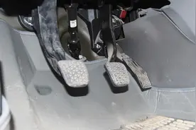 有多少人开车还从来没踩过地板油？视频封面