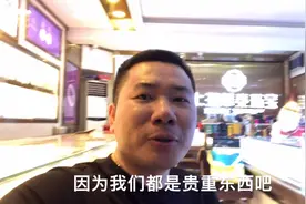 快递小哥对我们家快件又爱又怕，搞不好一个月工资又没了视频封面