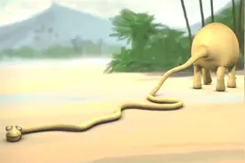 远看像是一条蛇钻进了大象的肚子，走近仔细一看，真相竟是这样