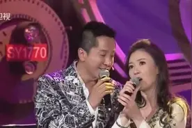 毛宁和池华琼主打《想你的时候》，主持人大叫天作之合呀！视频封面