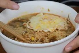 中国泡面消费量全世界第一：去年逾400亿份，人均吃29份视频封面