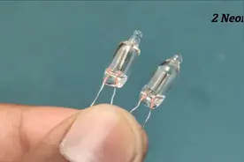 DlY两个氖管闪光灯