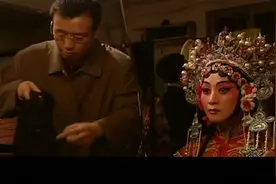 沈致公对水兰的态度大改变，水兰要演出了，市领导都来了