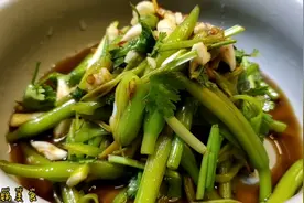 黄花菜的花蕊到底能不能吃？教你这样处理黄花菜做出来更香无涩味视频封面