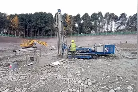 小伙今天去工地上面当战地“记者”看看工人们工资水平视频封面