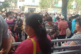 济南市张庄劳务市场。靠腊山立交桥北边儿。5月29日。早晨六点。视频封面