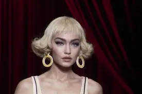 [浪漫超级走秀]-T台：吉吉和贝拉·哈迪德 时装秀视频封面