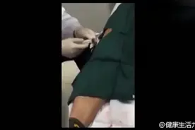 每一个世界冠军背后都有难以想象的努力与疼痛，林丹抽膝盖积液