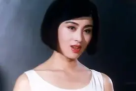 新来的女老师穿成这样来上课，身手还这么了得，这谁扛得住啊！