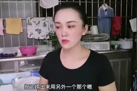 新手繁殖观赏鱼，苗鱼缸残留的饲料怎么清理，鱼苗换水又怎么换？视频封面