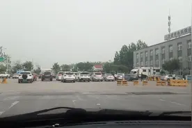 北漂小哥开着外地车第N次进北京，三分钟办完证，开始畅游北京视频封面