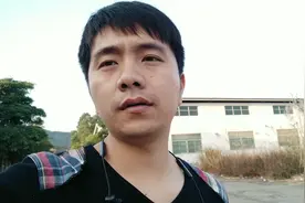 小伙在工厂干了十年，看看一个月可以拿多少工资，不可能呀！视频封面