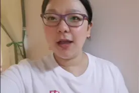 糖果贝贝今天去采购水果，50元买了4种水果，都特别新鲜