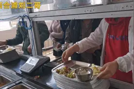 承包200多名员工食堂劳务工作，1天3餐，请2个阿姨，劳务费要多少视频封面