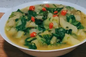 陕北”小白菜熬洋芋”的家常做法，亦饭亦菜，做好大人小孩抢着吃