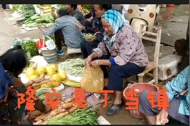 南宁隆安县丁当镇赶圩咯，中秋临近，看看有什么农村土特产？视频封面