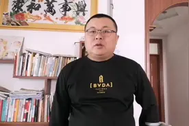 青椒土豆炖鸡块，晓胖告诉大家只需加两勺它。儿子吃的特香，下饭