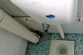 蹲便水箱不上水，一把螺丝刀就能治好病