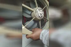 美的电风扇转页扇 KYT30-15AW家用台扇12寸电扇拆机清理灰尘视频封面