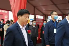 玖龙纸业湖北有限公司今天举行奠基仪式，我在现场给您报道。视频封面