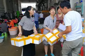 刚从海里捞回来的大螃蟹，35元一斤买了5斤，你觉得贵吗？视频封面