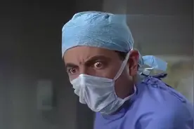 男子来看望病人，把自己当成了医生，还要急救人家