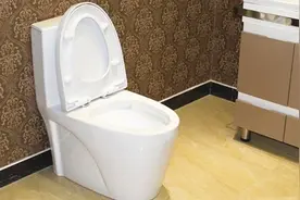 马桶用完，盖子到底是打开还是关上好呢？告诉你正确做法视频封面