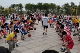 林彪故里《黄冈县》现如今改名（团风县）夜幕下商贩云集…视频封面