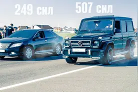 凯美瑞和奔驰大G比加速，一脚油门下去，才知道两者的差距！