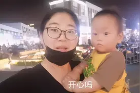 地摊经济一夜火了，老公带小豆去宁波大学逛夜市，摆地摊的可真多视频封面