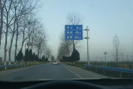 河南南阳G312国道唐河去信阳方向的路况！车流量挺多，一路通畅！视频封面