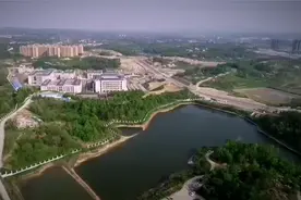 春天的随州市委党校真美。视频封面