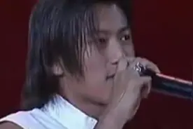 谢霆锋深情演唱《只要为你活一天》现场版，太好听了视频封面