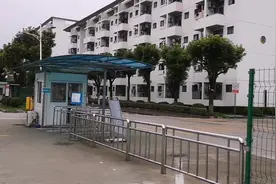 今天来到上海比亚迪  这厂出行很方便 正巧在招聘 看看要求高不高