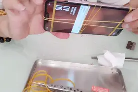 一台OPPOA5手机摔成了两半，用我的妙手回春之术后变的和新机一样